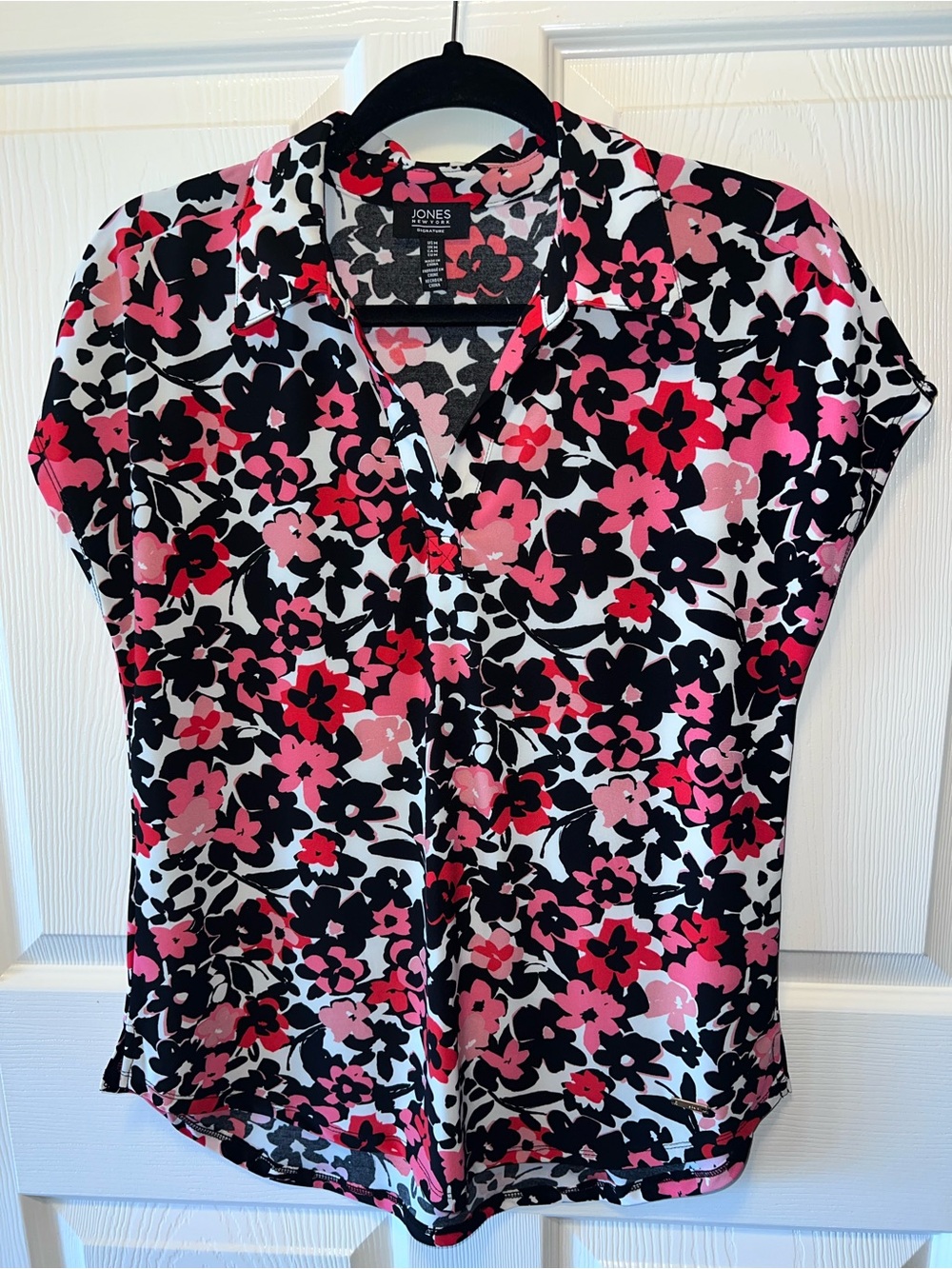 Jones New York Black, White & Pink Floral Short Sleeve Blouse Sz M